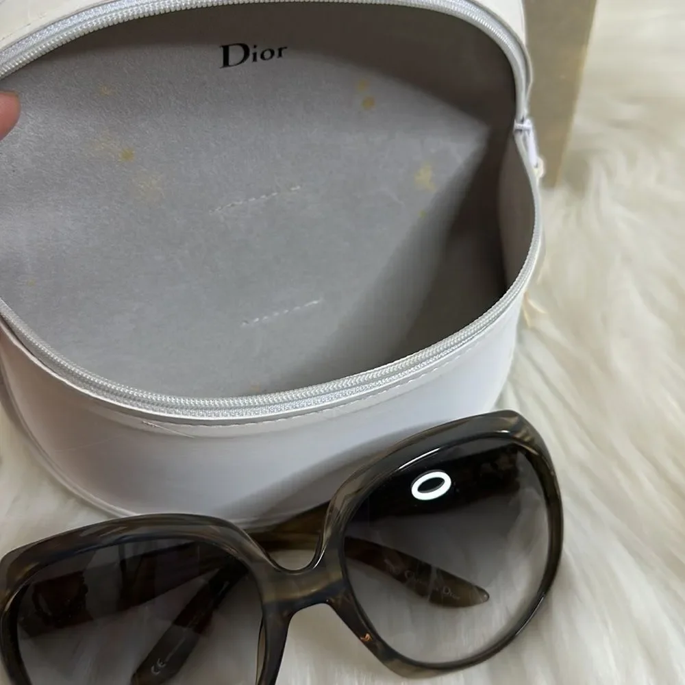 💯Authentic Dior  Sunglasses with Case🍀